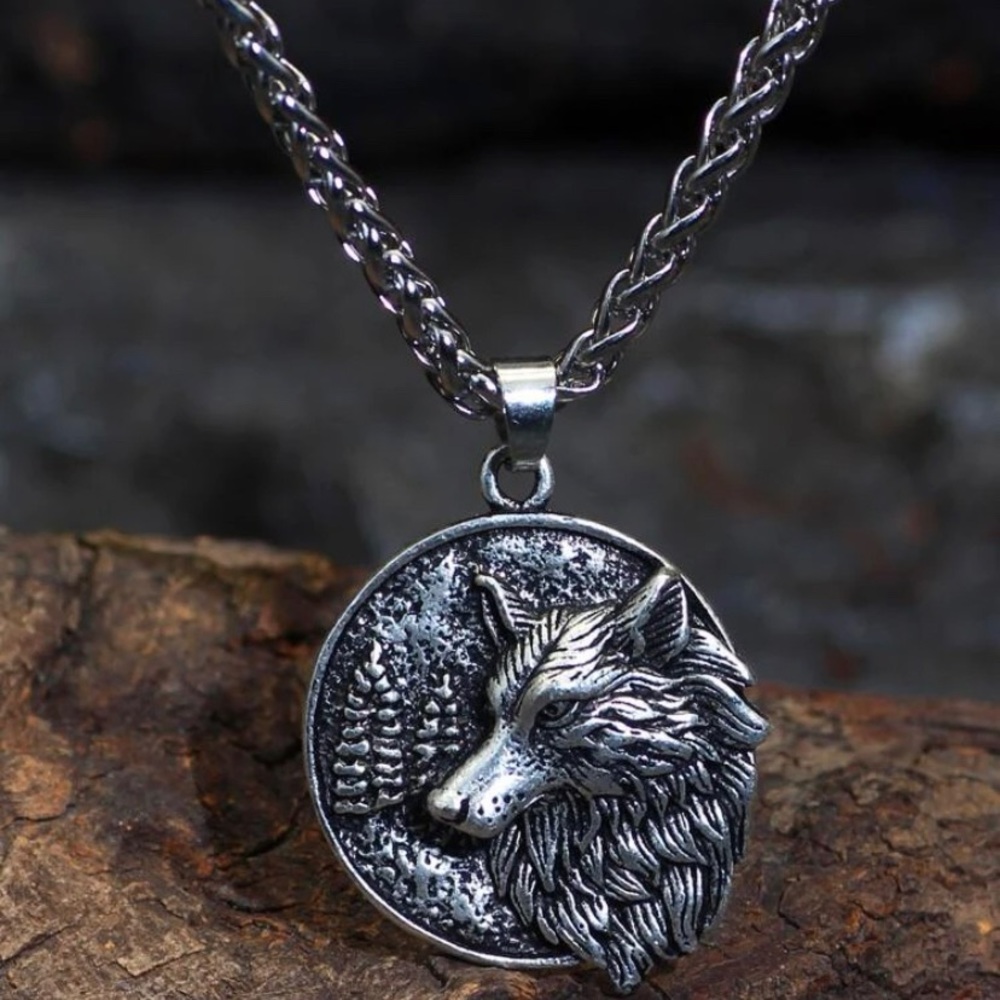 Wolf Chain necklace. New.